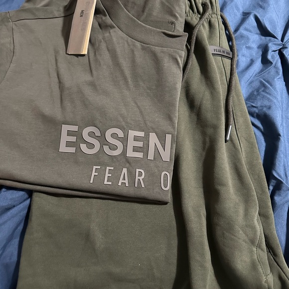 Essentials Short Set - Picture 7 of 8